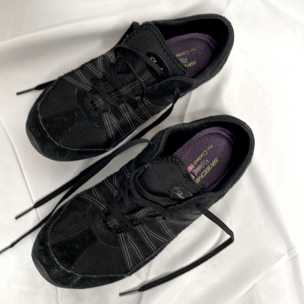 Sketchers Relaxed Fit Air-cooled Memory Foam shoes. Black, size 7